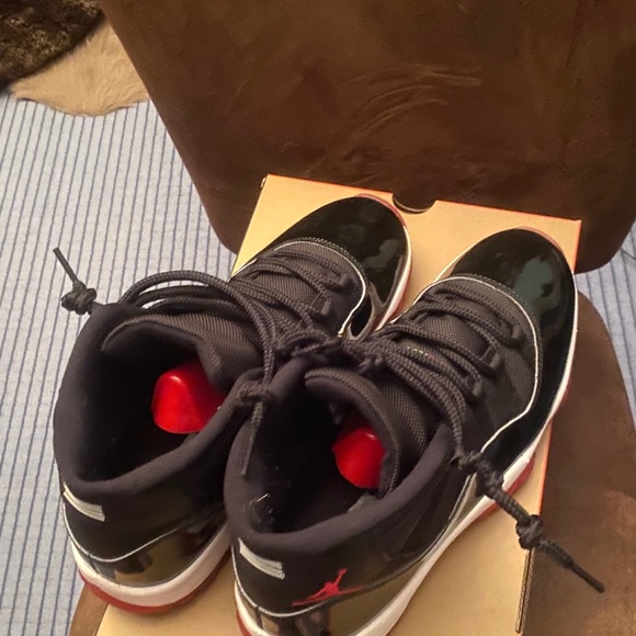 Jordan bred 11 gently used - Picture 2 of 8